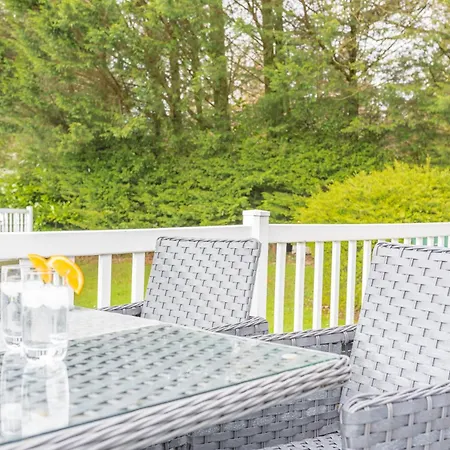 Chalet Comfortable, Well Located At White Cross Bay *