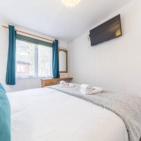 Chalet Comfortable, Well Located At White Cross Bay *