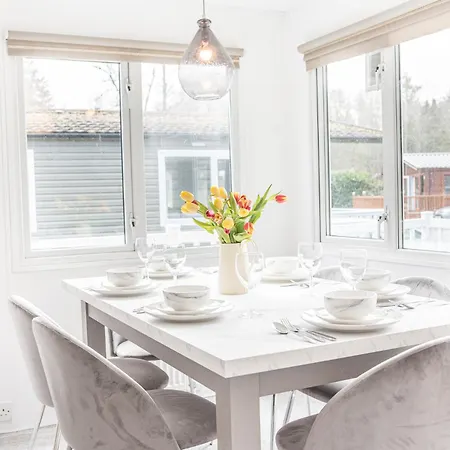 Comfortable, Well Located At White Cross Bay Troutbeck Bridge