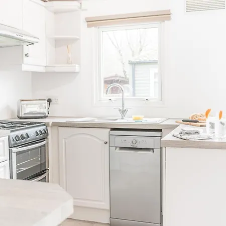 Comfortable, Well Located At White Cross Bay *