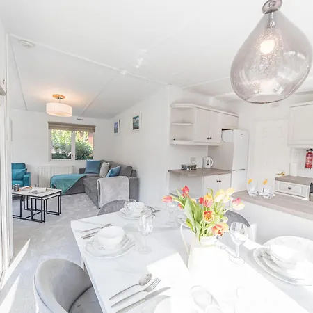 Comfortable, Well Located At White Cross Bay Chalet